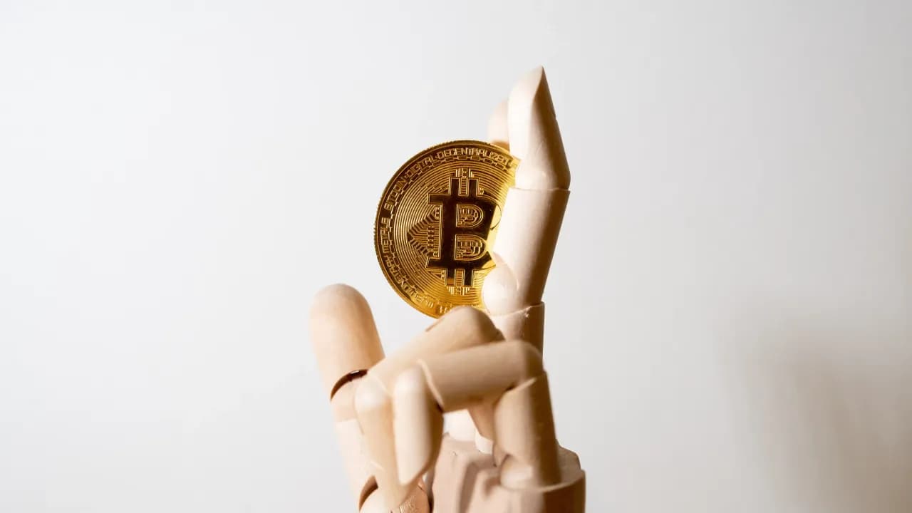 https://stocktwits.com/news articles/markets/cryptocurrency/bitcoin just survived a hostile takeover attempt say michael saylor and david bailey here s what happened/cZmLb63R7kO https://stocktwits.com/news articles/markets/cryptocurrency/bitcoin just survived a hostile takeover attempt say michael saylor and david bailey here s what happened/cZmLb63R7kO