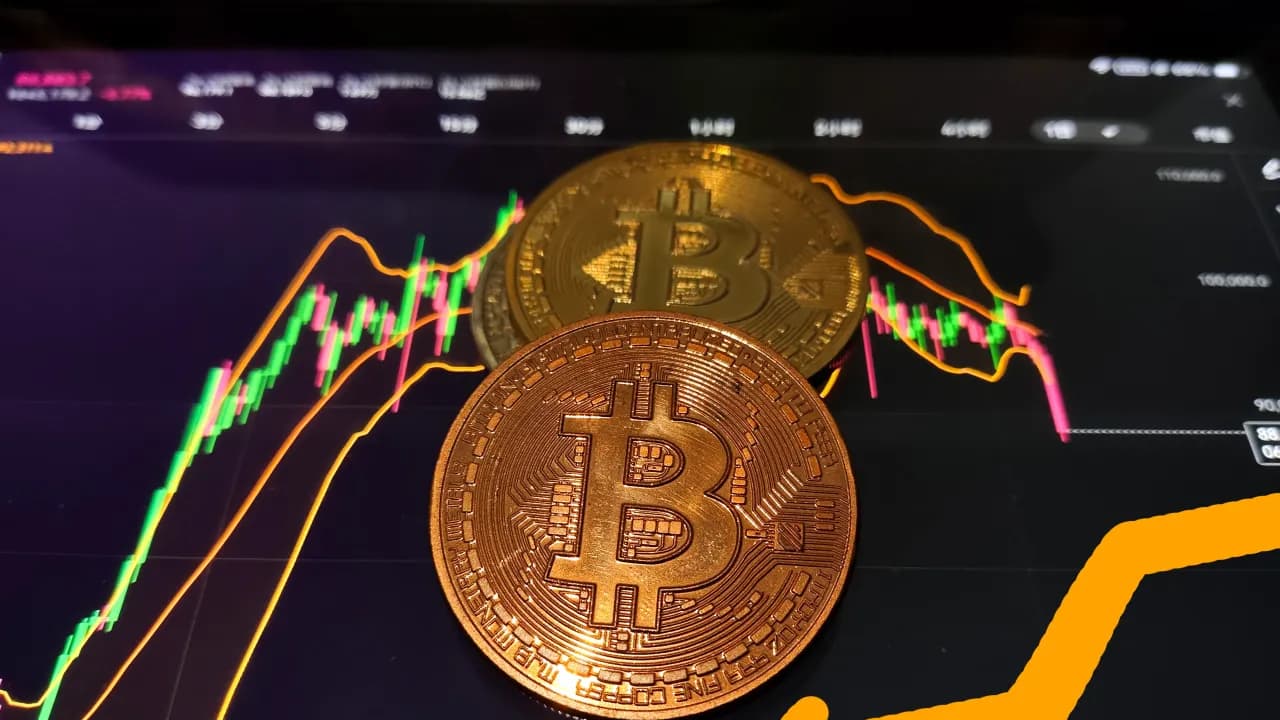 https://stocktwits.com/news articles/markets/cryptocurrency/bitcoins_price_may_headed_dollar_levels_parabolic_break_says_peter_brandt/cLe4Gc0RE8t https://stocktwits.com/news articles/markets/cryptocurrency/bitcoins_price_may_headed_dollar_levels_parabolic_break_says_peter_brandt/cLe4Gc0RE8t