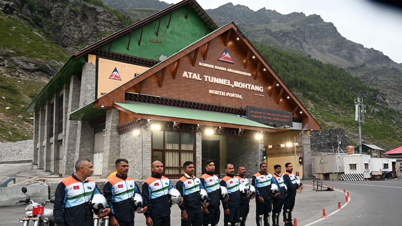 Indian Army's Corps of Signals Dare Devils attempt new World Record at Atal Tunnel (Photo/PIB Defence Wing) Indian Army's Corps of Signals Dare Devils attempt new World Record at Atal Tunnel (Photo/PIB Defence Wing)
