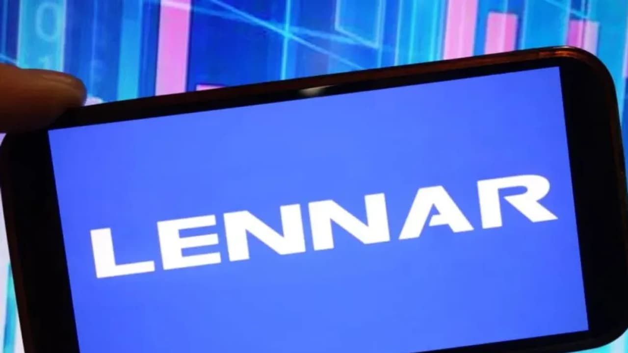 Lennar’s Margin Woes Trigger Analyst PT Cuts, But Retail Investors Remain On The Fence