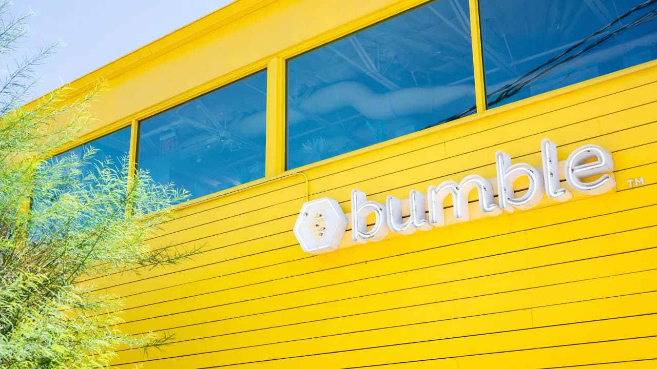 https://stocktwits.com/news articles/markets/equity/bumble stock extends slide from new lows after changing the rule that built its brand wall street retail are both swiping left/cZoq5AjRJhl https://stocktwits.com/news articles/markets/equity/bumble stock extends slide from new lows after changing the rule that built its brand wall street retail are both swiping left/cZoq5AjRJhl