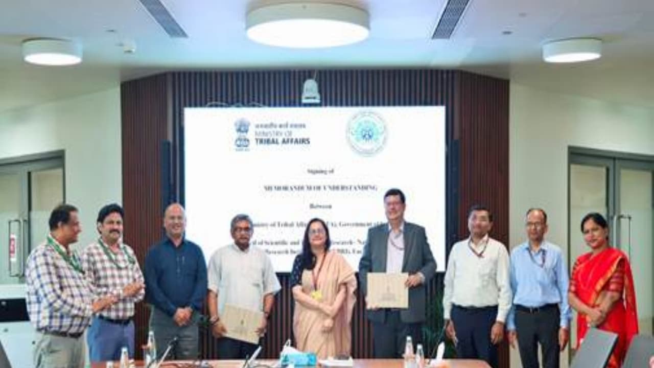 Ministry of Tribal Affairs signed MoU with CSIR NBRI (Photo/PIB) Ministry of Tribal Affairs signed MoU with CSIR NBRI (Photo/PIB)