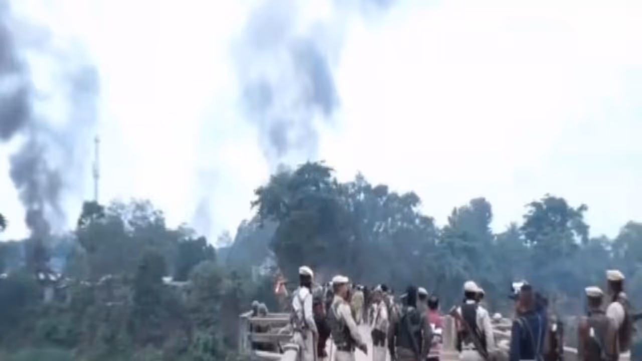 Assam police controlling the conflict with protestors (Photo/ANI) Assam police controlling the conflict with protestors (Photo/ANI)