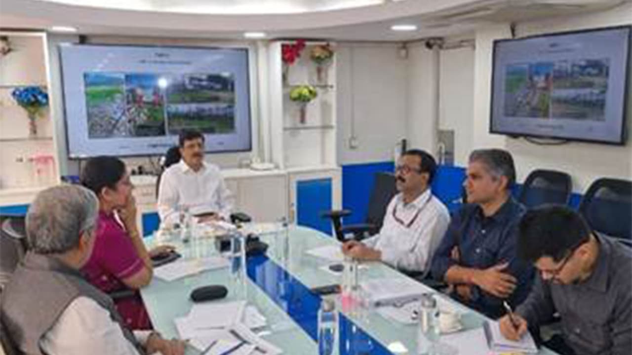 Senior officials of the Ministry of Power review pending public grievances and official records during the preparatory phase of Special Campaign 6 (Photo/Ministry of power) Senior officials of the Ministry of Power review pending public grievances and official records during the preparatory phase of Special Campaign 6 (Photo/Ministry of power)