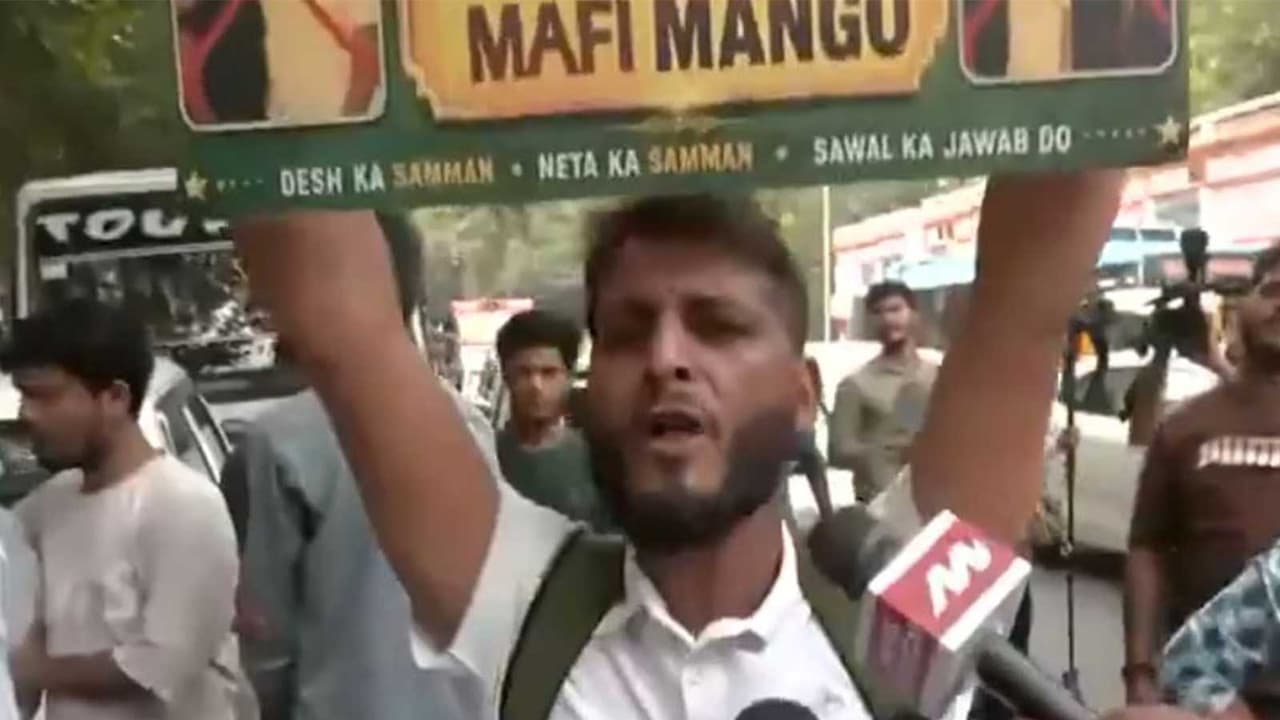 Kashmiri youth supporting PM Modi and BJP (Photo/ANI) Kashmiri youth supporting PM Modi and BJP (Photo/ANI)