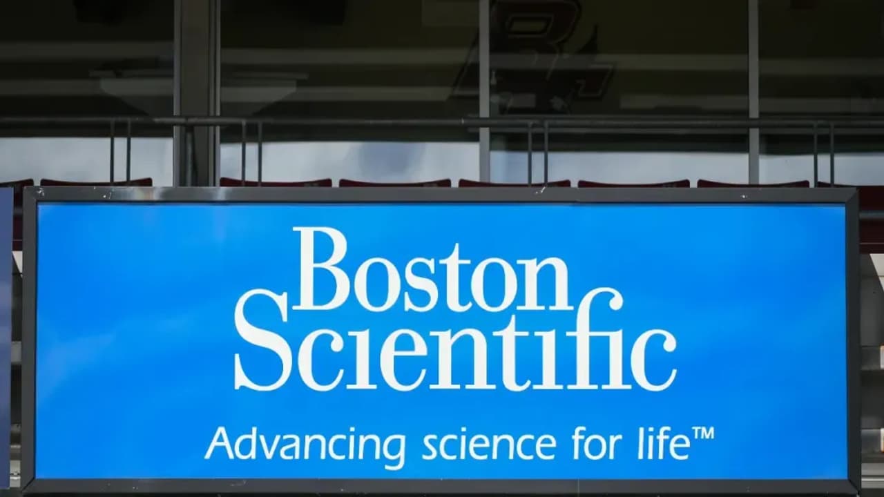 https://stocktwits.com/news articles/markets/equity/bsx stock crashes to 4 year lows boston scientific sees q4 sales declining/cZU91fzR9G7 https://stocktwits.com/news articles/markets/equity/bsx stock crashes to 4 year lows boston scientific sees q4 sales declining/cZU91fzR9G7