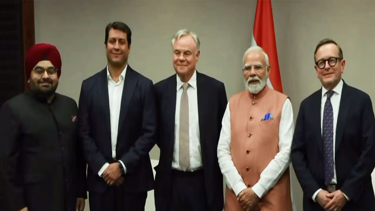 Prime Minister Narendra Modi along with Naspers company officials (Photo: ANI) Prime Minister Narendra Modi along with Naspers company officials (Photo: ANI)