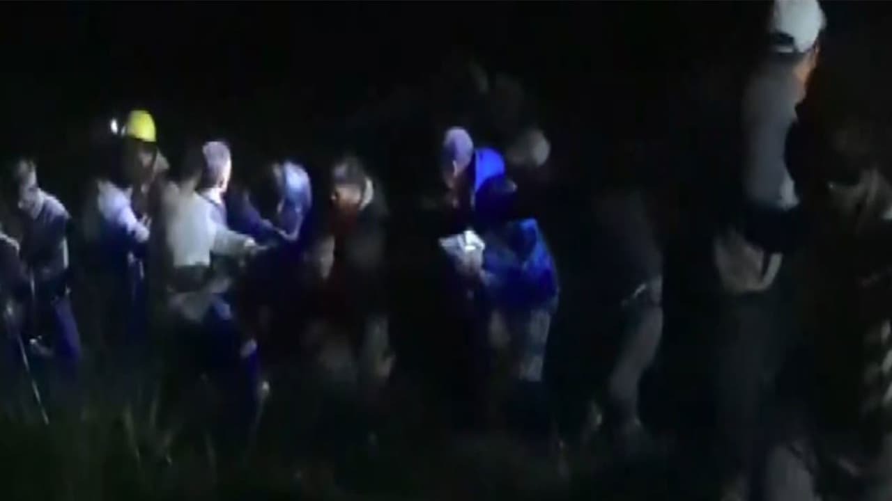 Rescue operation by Kullu Administration (Photo/Kullu Adminstration) Rescue operation by Kullu Administration (Photo/Kullu Adminstration)