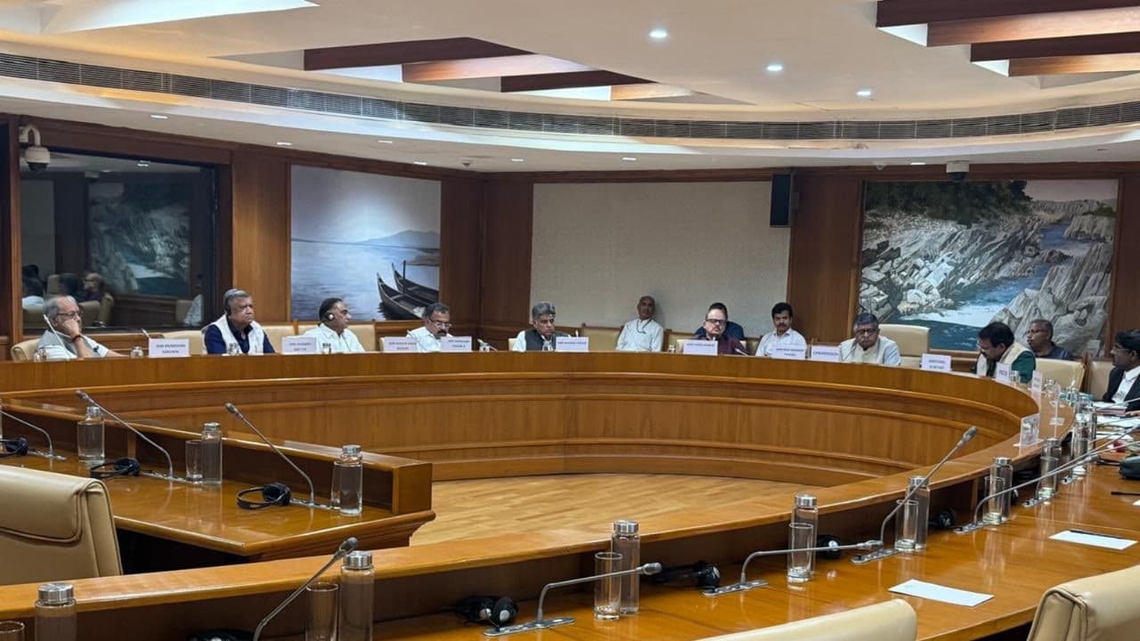 Visual from Lok Sabha Privilege Committee meeting (Photo/@ManishTewari) Visual from Lok Sabha Privilege Committee meeting (Photo/@ManishTewari)