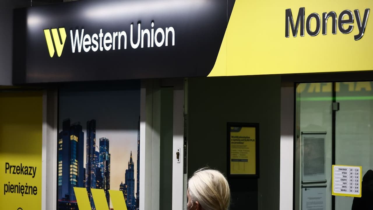 Western Union Launches International Money Transfer Services With Penny Pinch: Retail Sentiment Hits Year High Western Union Launches International Money Transfer Services With Penny Pinch: Retail Sentiment Hits Year High