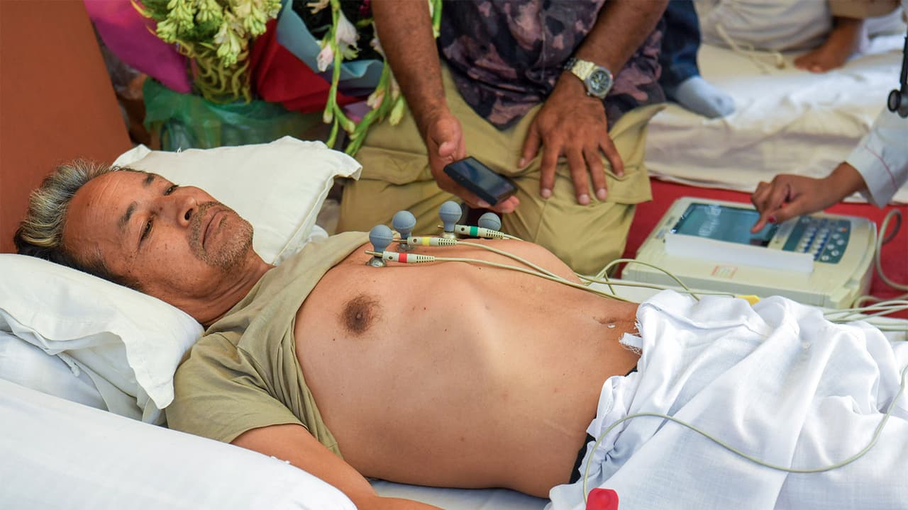 Medical staff check Sonam Wangchuk's health amid his indefinite hunger strike (Photo/ANI) Medical staff check Sonam Wangchuk's health amid his indefinite hunger strike (Photo/ANI)