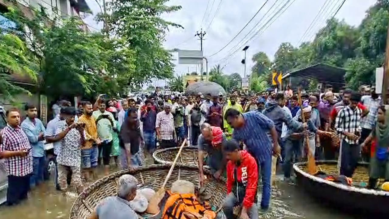 Rescue operations underway as part of flood relief in Pathanamthitta (Photo/ANI) Rescue operations underway as part of flood relief in Pathanamthitta (Photo/ANI)
