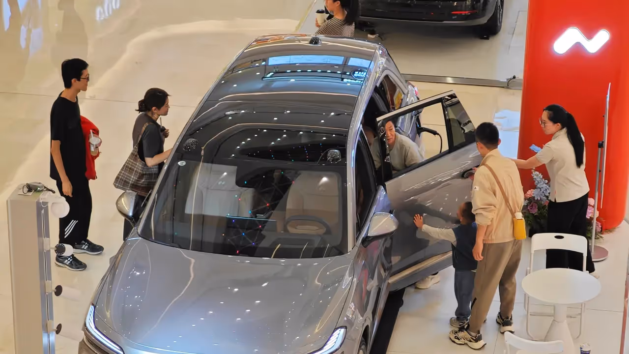 https://stocktwits.com/news articles/markets/equity/nio stock dips in hong kong after l90 s explosive demand delays l80 suv to 2026/cLPBxqLRE3E