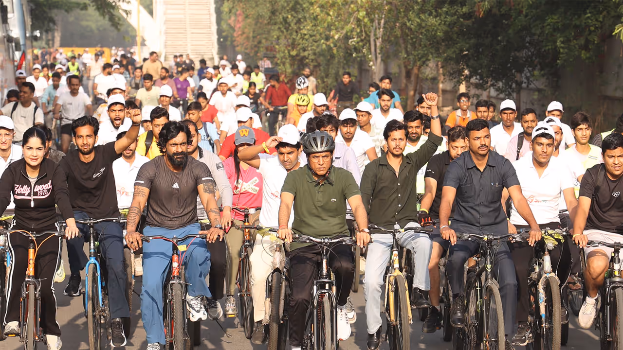 Mansukh Mandaviya leads 69th Fit India Sundays on Cycle. (Photo/SAI Media) Mansukh Mandaviya leads 69th Fit India Sundays on Cycle. (Photo/SAI Media)