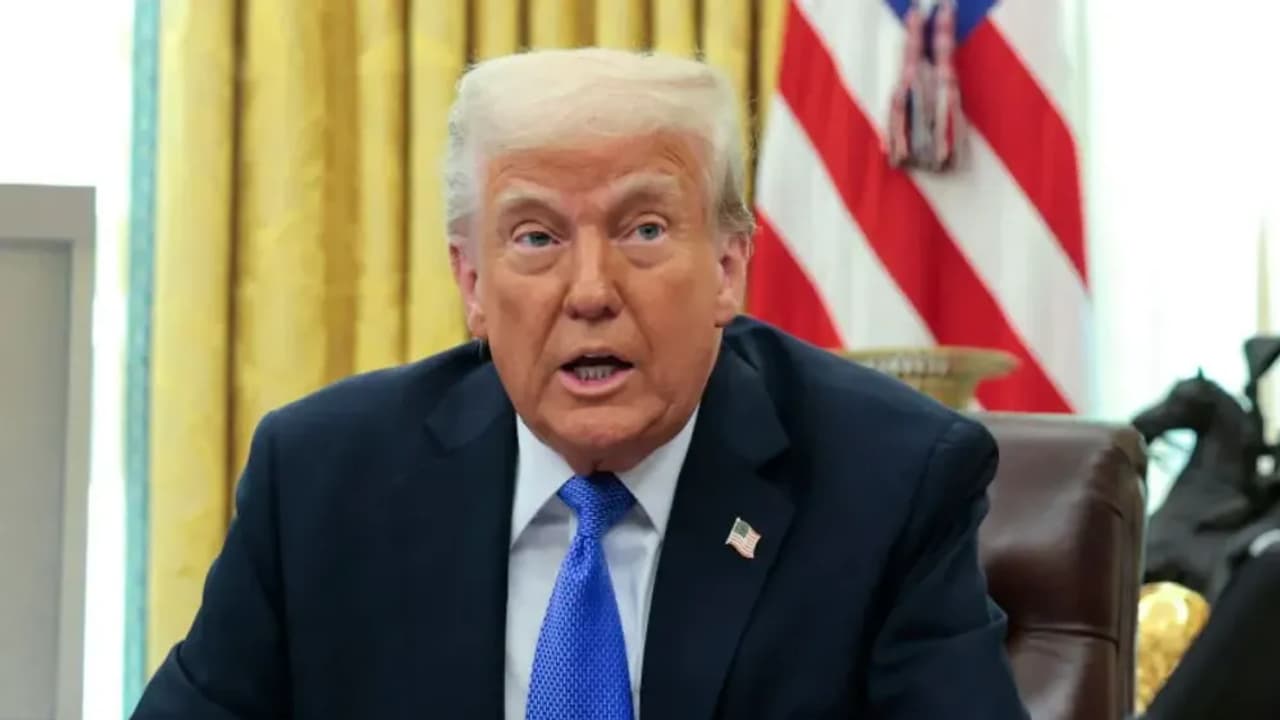 Oil Dodges Trump Tariffs, But Energy Stocks Slip On Recession Fears: Retail Turns More Bearish Oil Dodges Trump Tariffs, But Energy Stocks Slip On Recession Fears: Retail Turns More Bearish