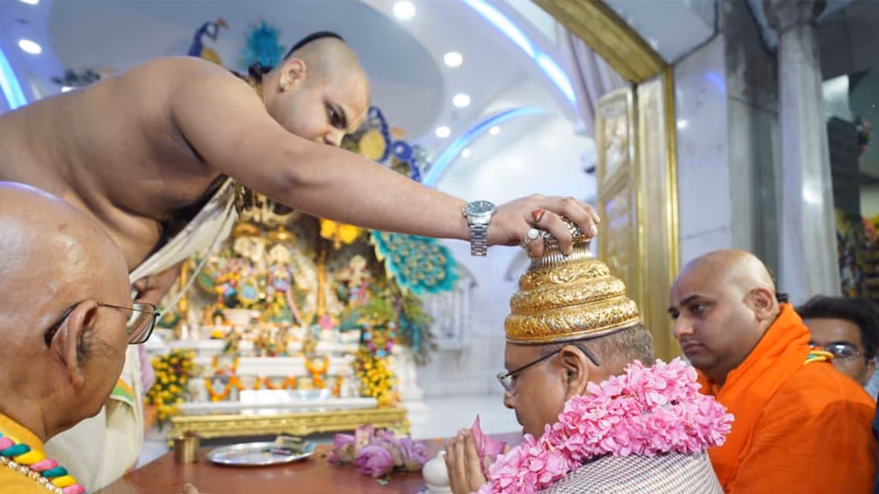 Delhi Legislative Assembly Speaker Vijender Gupta visits ISKCON Temple (Photo/Delhi Legislative Assembly Secretariat) Delhi Legislative Assembly Speaker Vijender Gupta visits ISKCON Temple (Photo/Delhi Legislative Assembly Secretariat)