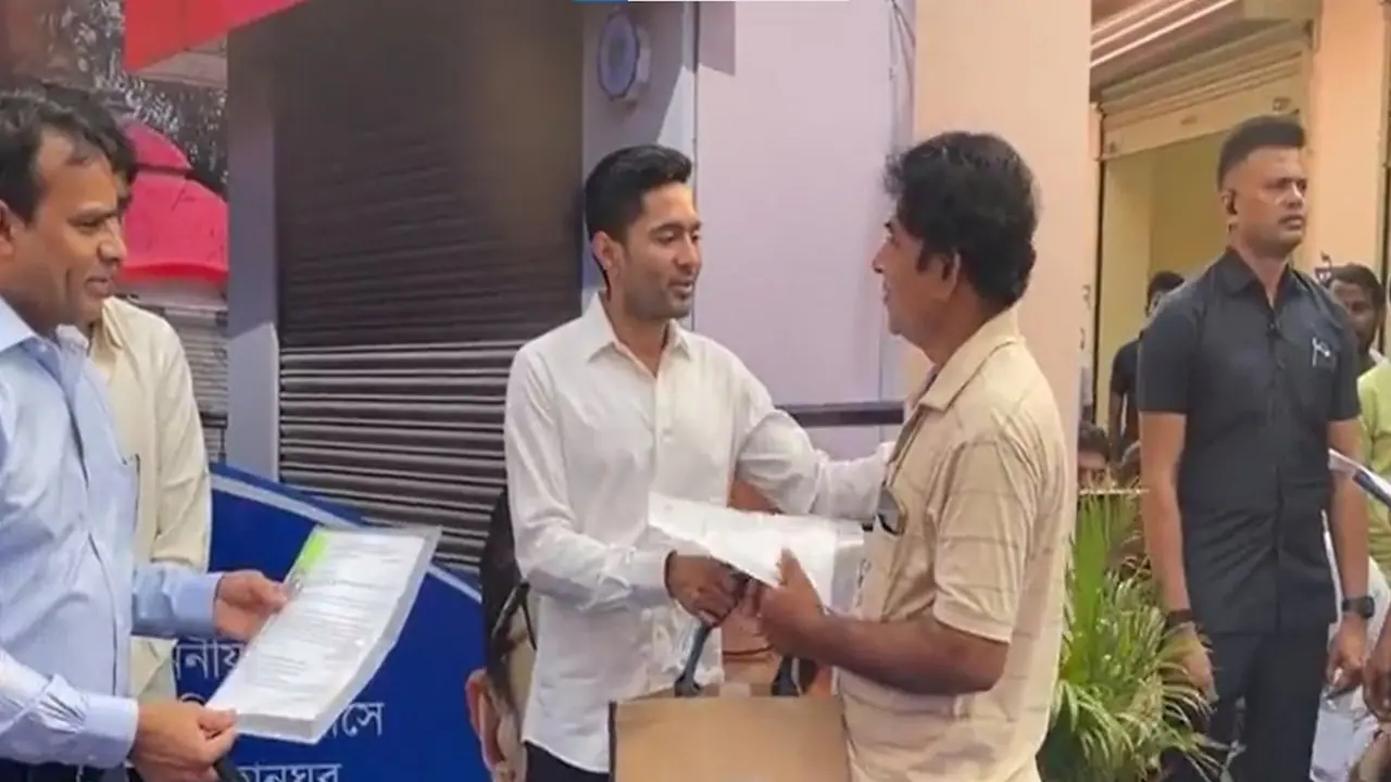 TMC MP Abhishek Banerjee hands over renovated stalls (Photo/Facebook/Abhishek Banerjee) TMC MP Abhishek Banerjee hands over renovated stalls (Photo/Facebook/Abhishek Banerjee)