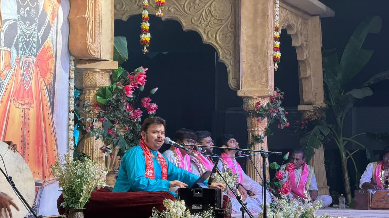 Haveli Sangeet exponent Ranchhodlalji Goswami honoured with Ustad Bismillah Khan Yuva Puraskar (Photo: Gujarat CMO) Haveli Sangeet exponent Ranchhodlalji Goswami honoured with Ustad Bismillah Khan Yuva Puraskar (Photo: Gujarat CMO)