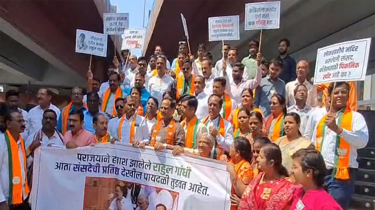 BJP holds protest against Congress leader Rahul Gandhi (Photo/ANI) BJP holds protest against Congress leader Rahul Gandhi (Photo/ANI)