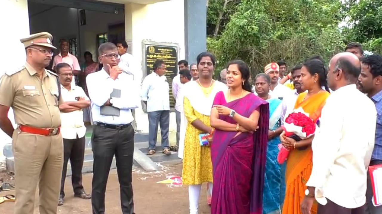 Vijay Balaji, Tamil Nadu (Minister for Handlooms, Handicrafts,Textiles and Khadi), doing inspection, (Photo/ANI) Vijay Balaji, Tamil Nadu (Minister for Handlooms, Handicrafts,Textiles and Khadi), doing inspection, (Photo/ANI)