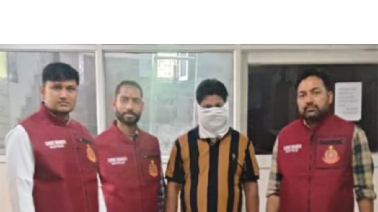 Crime Branch of Delhi Police arrested criminal (Photo/ANI) Crime Branch of Delhi Police arrested criminal (Photo/ANI)