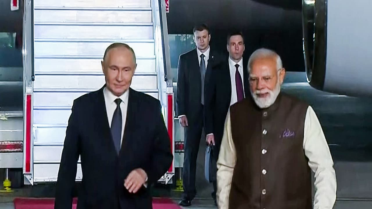 PM Modi receives Russian President Vladimir Putin as he lands in Delhi (Photo/ANI)