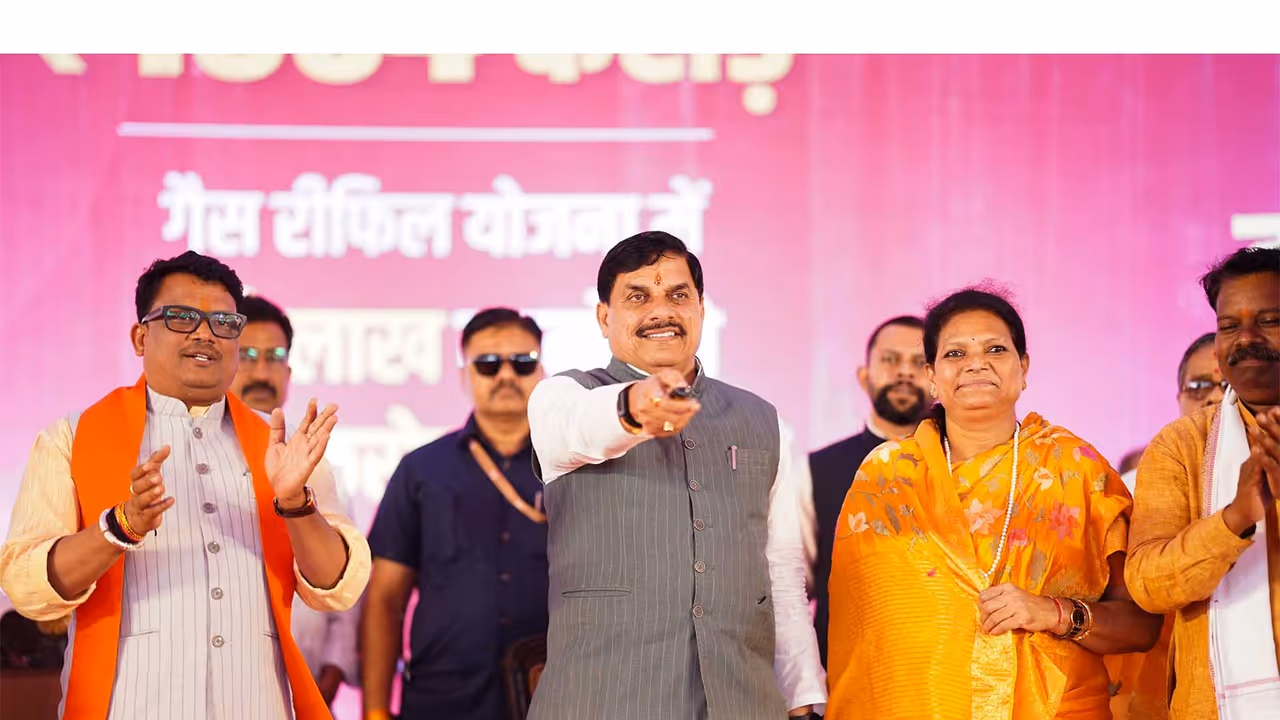 MP CM Mohan Yadav transferring the financial assistance to Ladli Behnas (Photo/DPR) MP CM Mohan Yadav transferring the financial assistance to Ladli Behnas (Photo/DPR)
