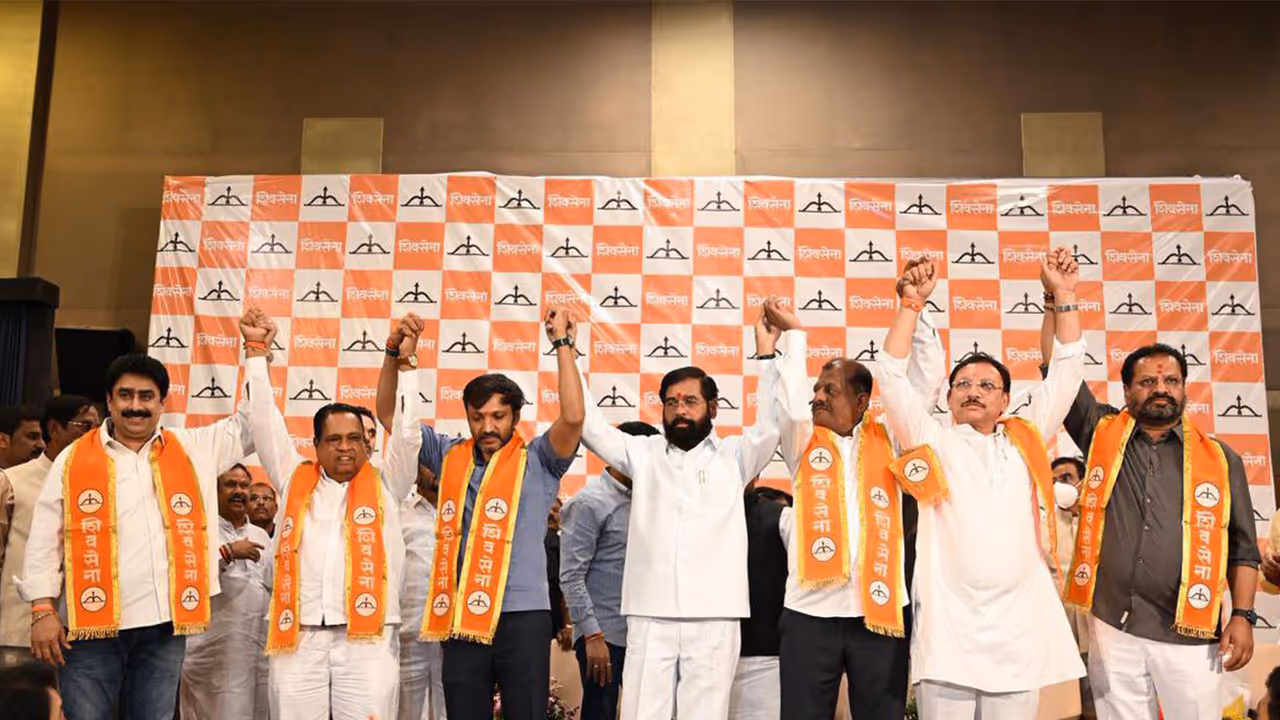 Six Shiv Sena (UBT) rebel MPs merge with Eknath Shinde led Shiv Sena (File photo/ANI) Six Shiv Sena (UBT) rebel MPs merge with Eknath Shinde led Shiv Sena (File photo/ANI)