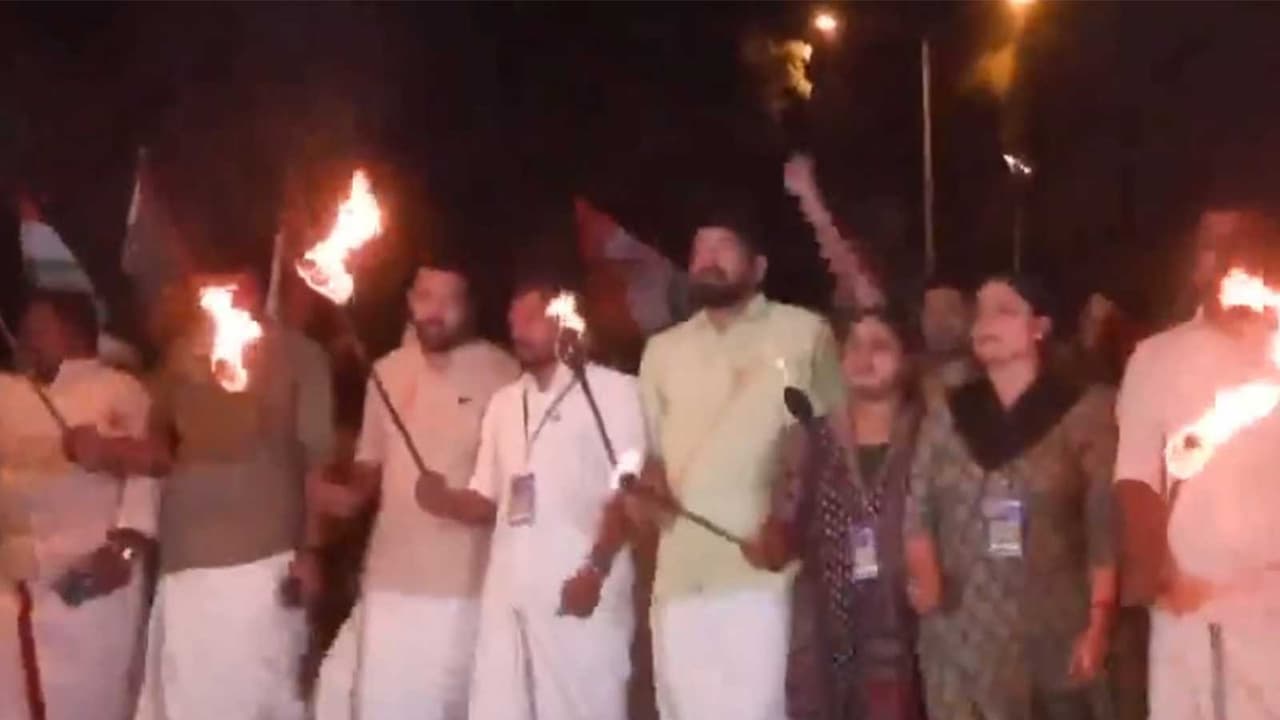 Youth Congress protests against CEC Gyanesh Kumar in Keralam (Photo/ANI) Youth Congress protests against CEC Gyanesh Kumar in Keralam (Photo/ANI)