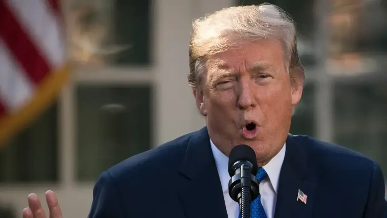 Trump Demands Fed Rate Cut, Clashing With Powell’s Inflation Warning