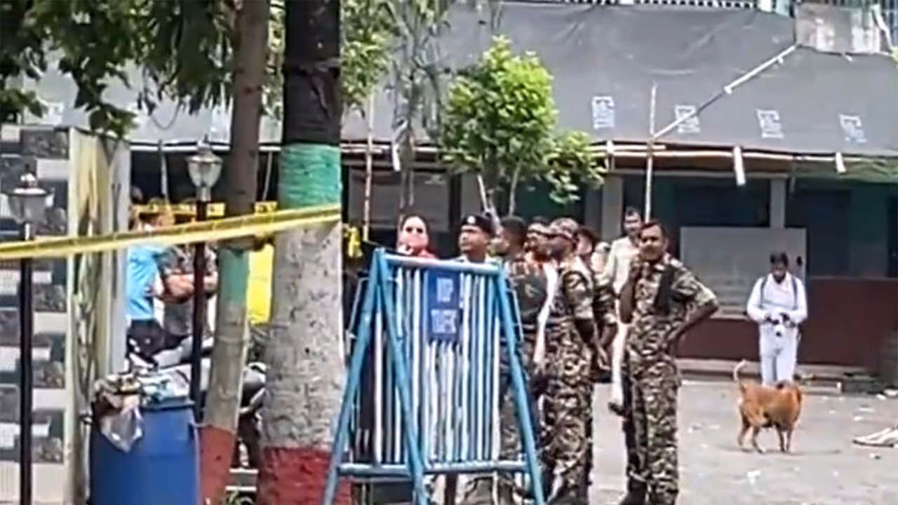 Firefighters reached the spot and brought the blaze under control (Photo:ANI) Firefighters reached the spot and brought the blaze under control (Photo:ANI)