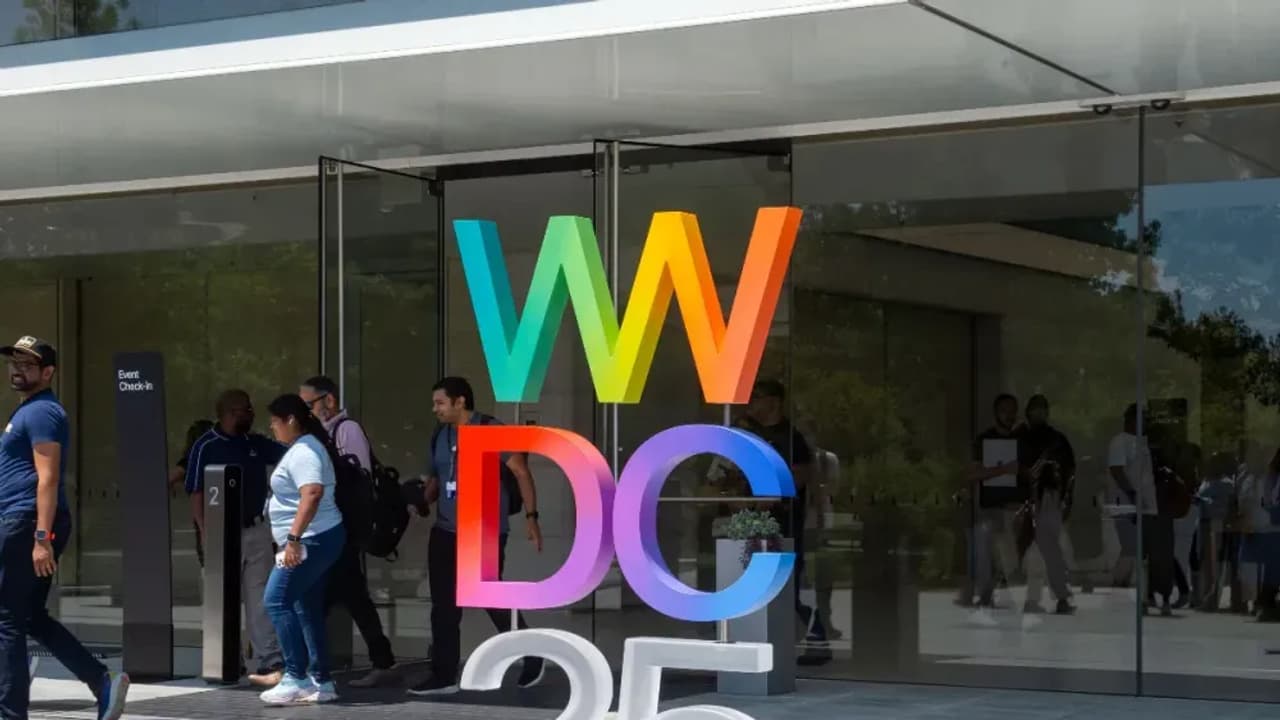 https://stocktwits.com/news articles/markets/equity/wwdc 2025 siri delay iphone upgrade cycle concerns temper wall street reaction/chl7ACvRbzt https://stocktwits.com/news articles/markets/equity/wwdc 2025 siri delay iphone upgrade cycle concerns temper wall street reaction/chl7ACvRbzt