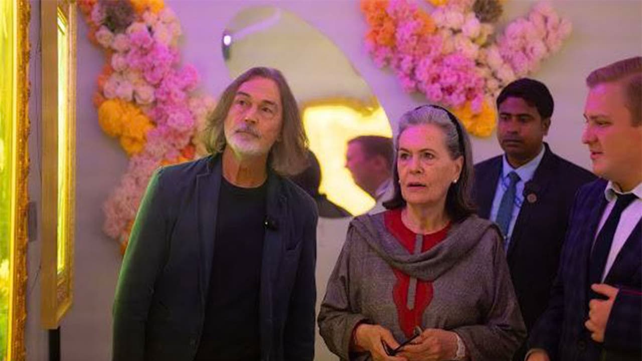 Congress Parliamentary Party Chairperson Sonia Gandhi with Russian artist Nikas Safronov (Photo:X/ @RusEmbIndia) Congress Parliamentary Party Chairperson Sonia Gandhi with Russian artist Nikas Safronov (Photo:X/ @RusEmbIndia)