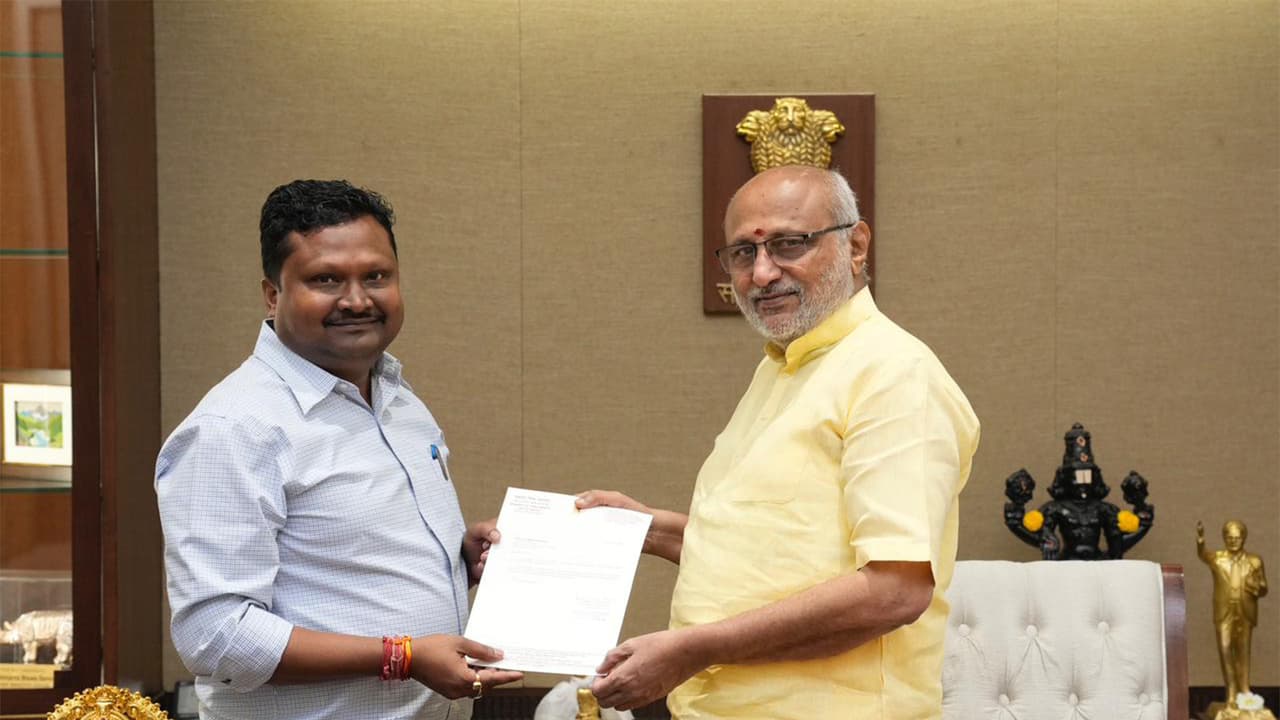 TMC leader Prakash Chik Baraik submits resignation as RS MP to Vice President (Photo/ANI) TMC leader Prakash Chik Baraik submits resignation as RS MP to Vice President (Photo/ANI)