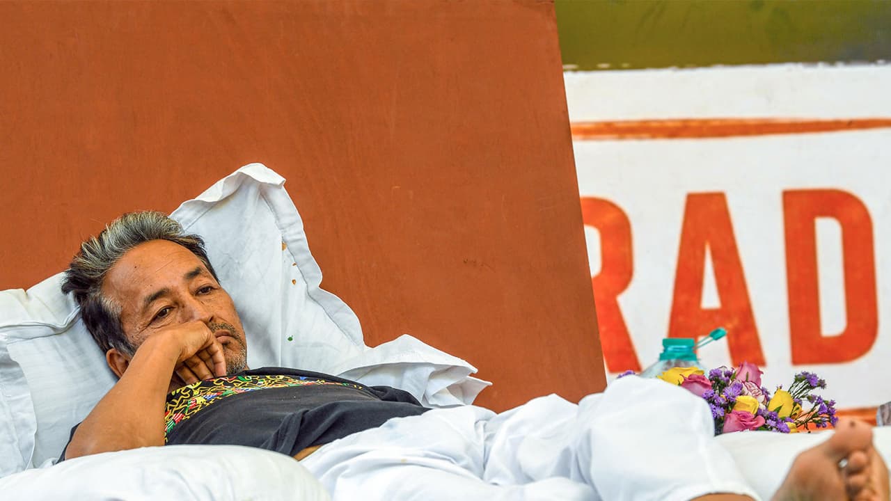 Activist Sonam Wangchuk during hunger strike at Jantar Mantar (File Photo/ANI) Activist Sonam Wangchuk during hunger strike at Jantar Mantar (File Photo/ANI)