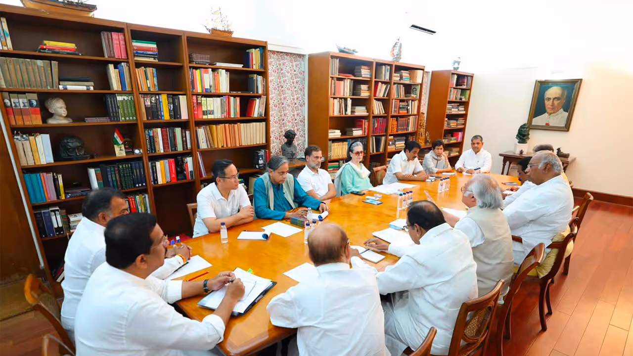 Congress MPs meet at Sonia Gandhi's residence (File Photo/@kharge) Congress MPs meet at Sonia Gandhi's residence (File Photo/@kharge)