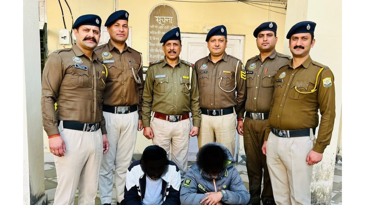 Detained habitual drug peddlers with Shimla Police (Photo/Shimla Police) Detained habitual drug peddlers with Shimla Police (Photo/Shimla Police)