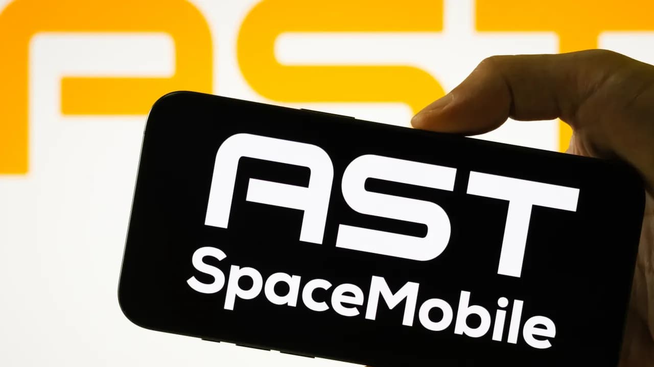 https://stocktwits.com/news articles/markets/equity/asts catalyst us mobile q4 ast spacemobile launch/cZYyjGjRJrA https://stocktwits.com/news articles/markets/equity/asts catalyst us mobile q4 ast spacemobile launch/cZYyjGjRJrA