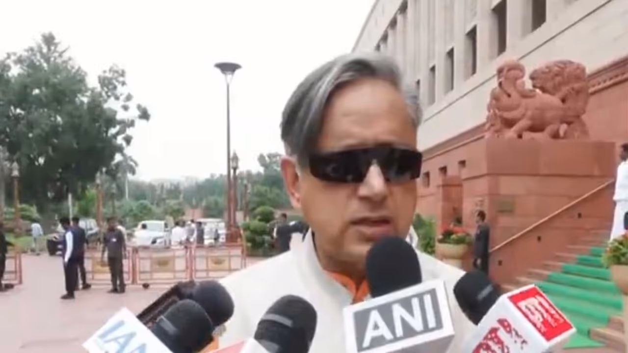 Congress MP Shashi Tharoor (Photo/ANI) Congress MP Shashi Tharoor (Photo/ANI)