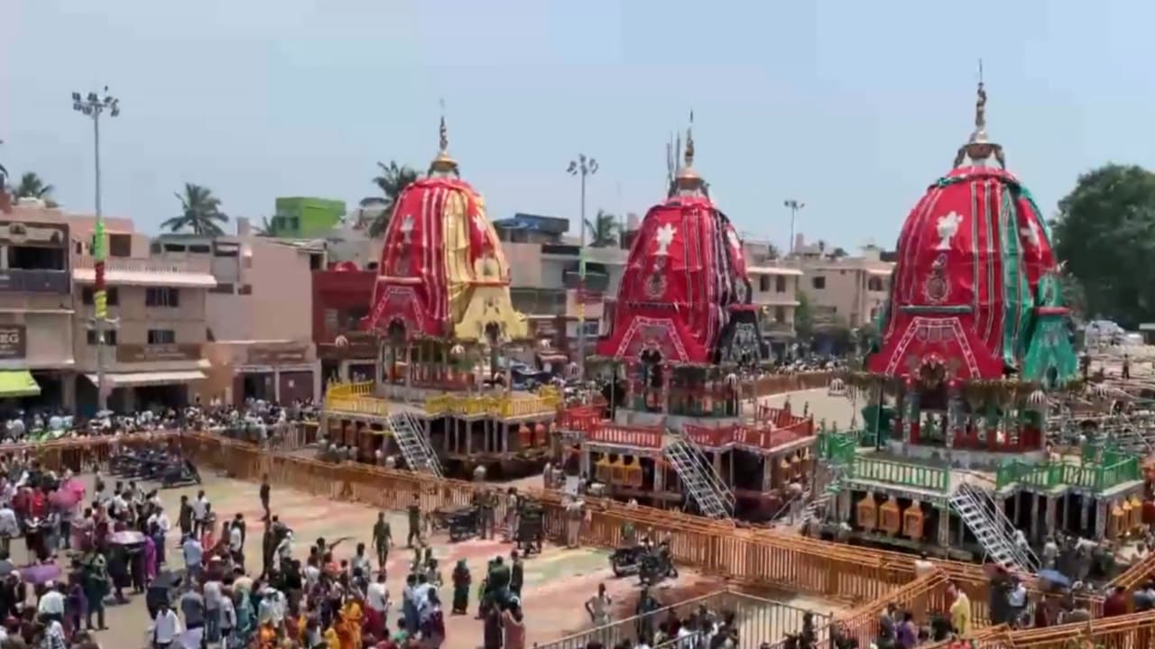 Devotees gathered to offer prayers at Gundicha temple (Photo/ANI) Devotees gathered to offer prayers at Gundicha temple (Photo/ANI)