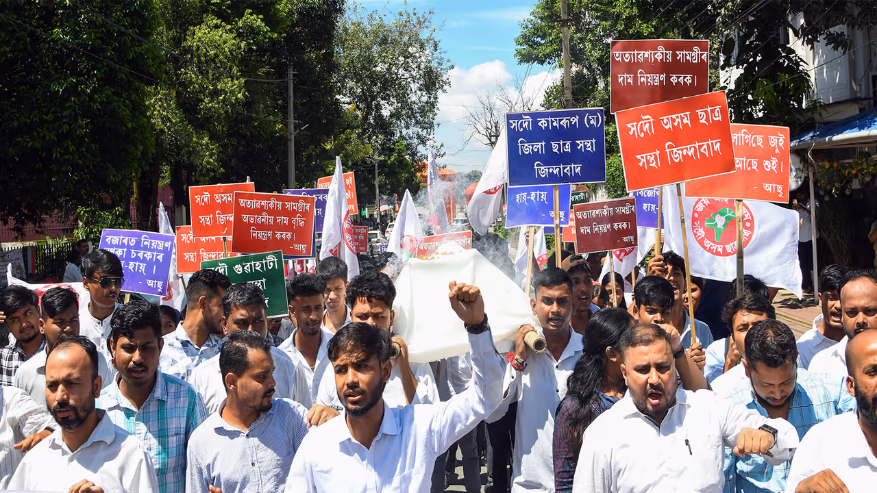 The All Assam Students’ Union (AASU) staged a protest in Dibrugarh on Thursday against the rising prices of essential commodities (Photo/ ANI) The All Assam Students’ Union (AASU) staged a protest in Dibrugarh on Thursday against the rising prices of essential commodities (Photo/ ANI)