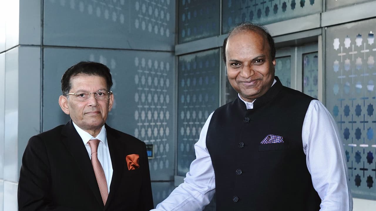 Bangladesh Foreign Minister Khalilur Rahman was accorded a warm welcome on arrival in the national capital (Photo/X/@MEAIndia) Bangladesh Foreign Minister Khalilur Rahman was accorded a warm welcome on arrival in the national capital (Photo/X/@MEAIndia)