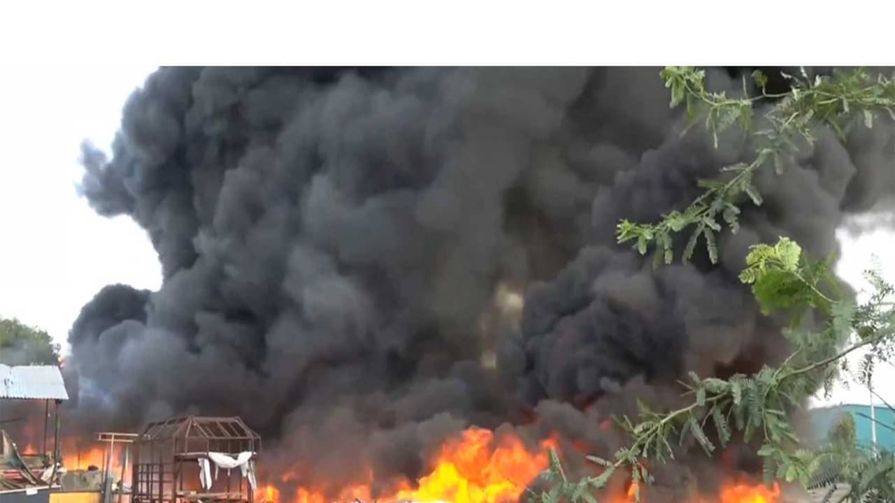 Fire breaks out at plastic warehouse in Tiruchirappalli (Photo/ANI) Fire breaks out at plastic warehouse in Tiruchirappalli (Photo/ANI)