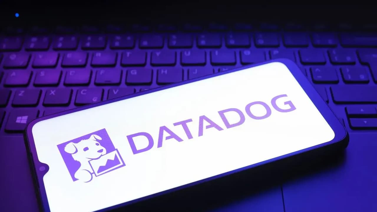 https://stocktwits.com/news articles/markets/equity/datadog wins over analysts with bold ai push/chlgdkFRRG5