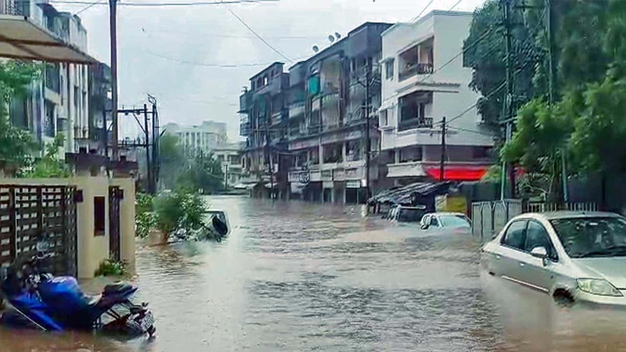 Heavy rain triggers flooding in Valsad as Auranga River overflows (Photo/ANI) Heavy rain triggers flooding in Valsad as Auranga River overflows (Photo/ANI)