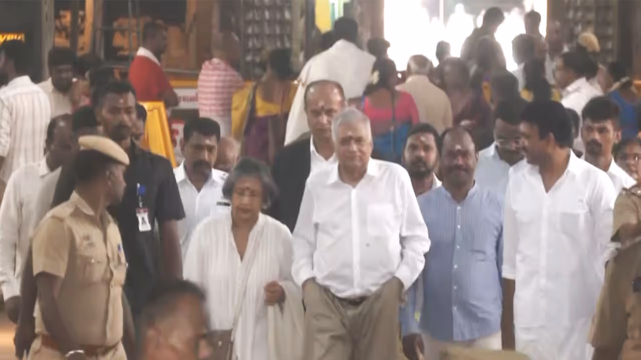 Ex Sri Lankan President Ranil Wickremesinghe visits Meenakshi Amman Temple (Photo/ANI) Ex Sri Lankan President Ranil Wickremesinghe visits Meenakshi Amman Temple (Photo/ANI)