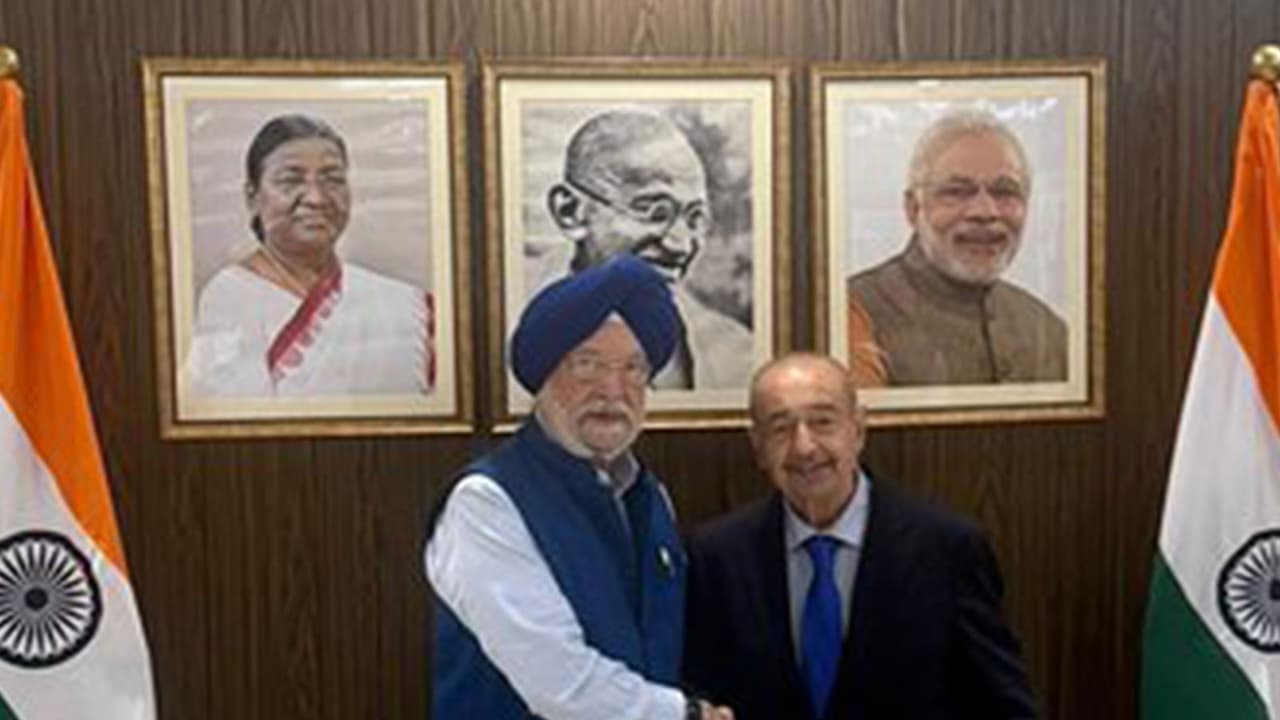 Hardeep Singh Puri with Fereidun Fesharaki (Photo/@HardeepSPuri) Hardeep Singh Puri with Fereidun Fesharaki (Photo/@HardeepSPuri)