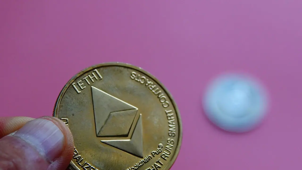 Ethereum Extends Decline As JPMorgan Cites Solana, Layer 2 Networks as Growing Threats: Retail Awaits Altcoin Season Ethereum Extends Decline As JPMorgan Cites Solana, Layer 2 Networks as Growing Threats: Retail Awaits Altcoin Season