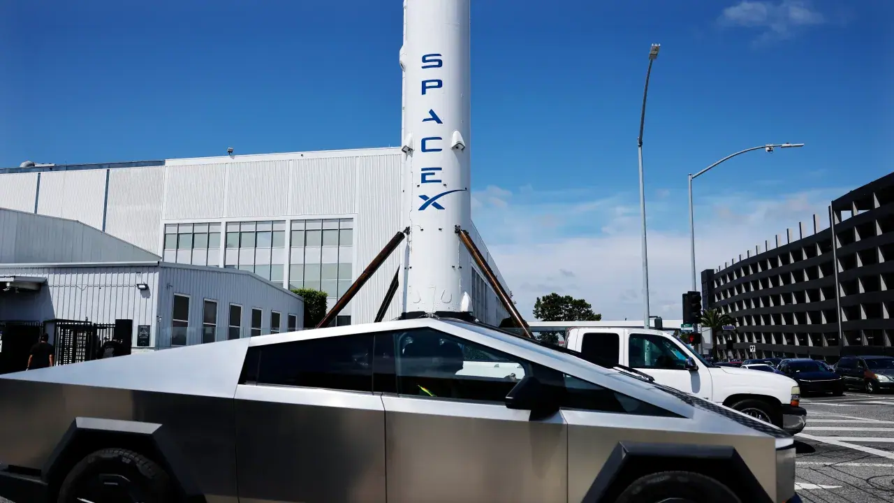 https://stocktwits.com/news articles/markets/equity/gary black tesla strategy robotaxi fleet stuck 90 100 vehicles/cZoq9BSRJhD https://stocktwits.com/news articles/markets/equity/gary black tesla strategy robotaxi fleet stuck 90 100 vehicles/cZoq9BSRJhD