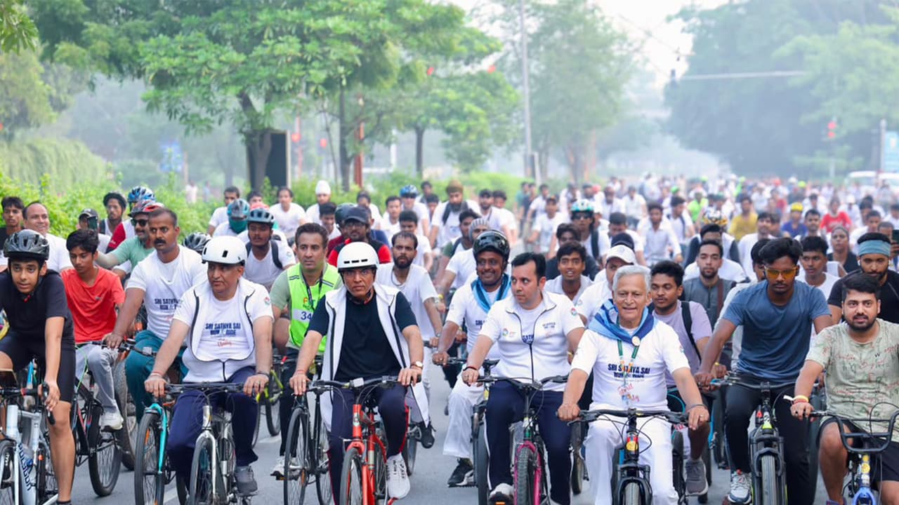 Union Sports Minister Mansukh Mandaviya leads 80th Fit India Sundays on Cycle in New Delhi (Photo: SAI Media) Union Sports Minister Mansukh Mandaviya leads 80th Fit India Sundays on Cycle in New Delhi (Photo: SAI Media)